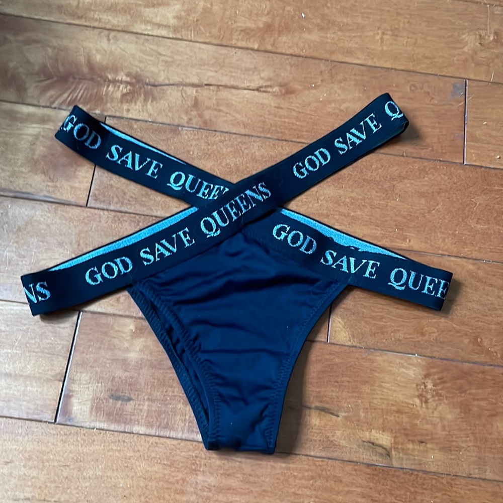 GOD SAVE QUEENS bikini bottoms (size S)